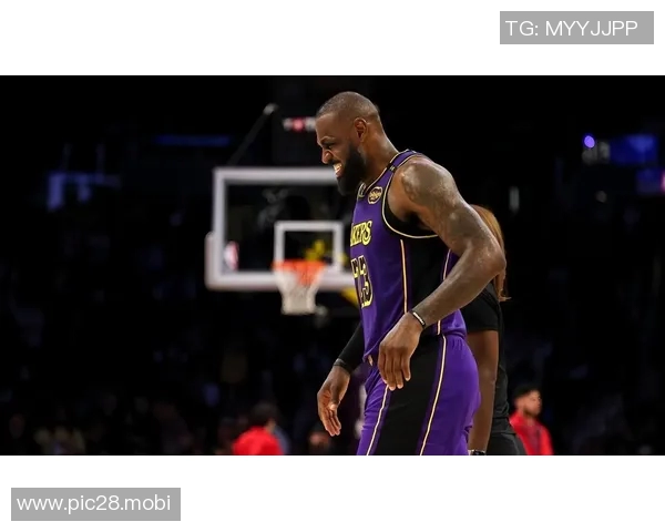 湖人125比109轻取篮网东契奇24分6助攻里夫斯复出亮眼老詹创四纪录